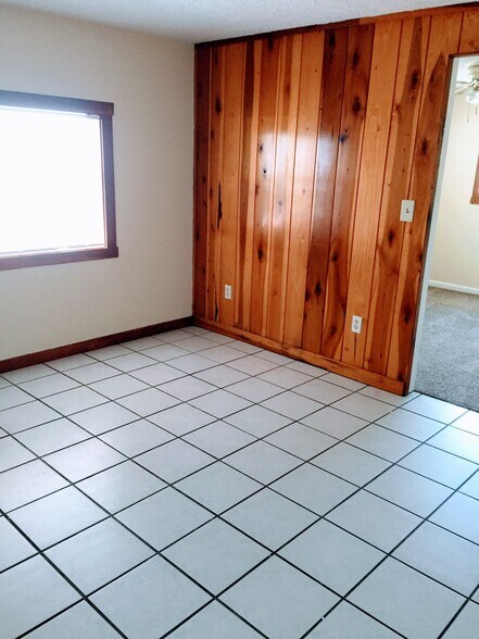 Building Photo - 685 HWY 441 SE