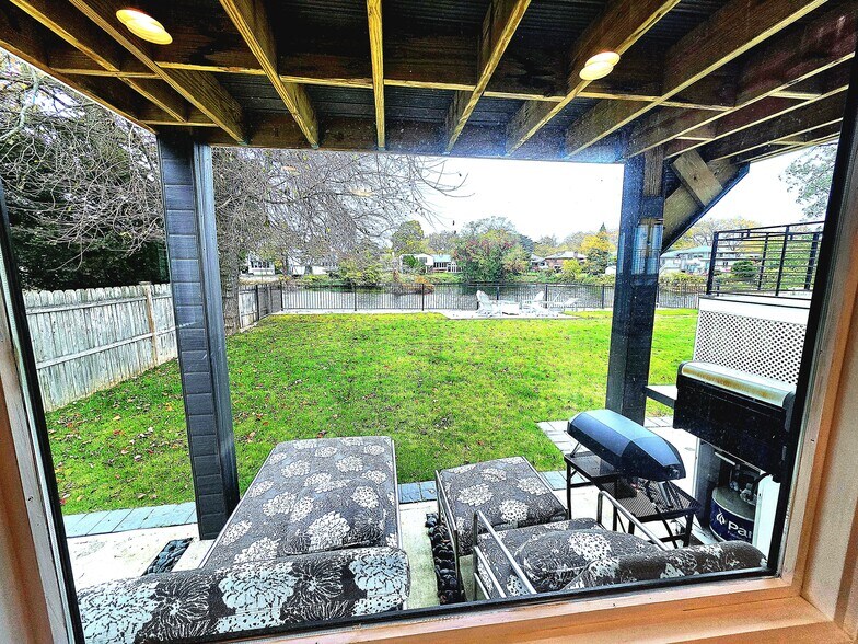 Building Photo - 640 Derby Ave