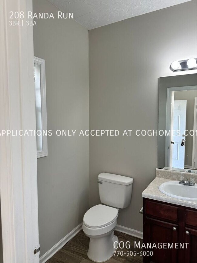 Building Photo - 208 Randa Run