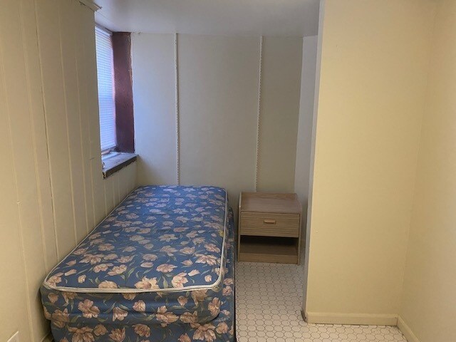 Room 3 - 931 Greenwood Ave