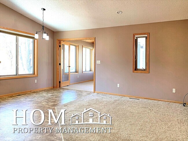 Building Photo - 140 Peggy Ln