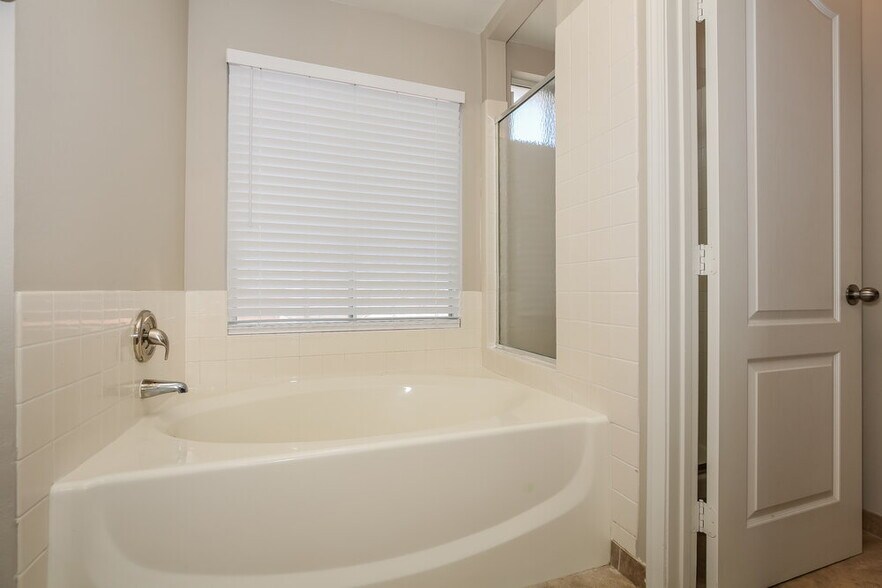 Building Photo - 1732 Blanchard Dr