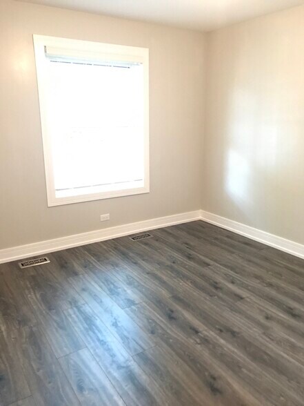 Building Photo - 388 Lambert Dr