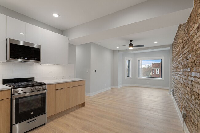 Building Photo - 1556 W Juneway Terrace