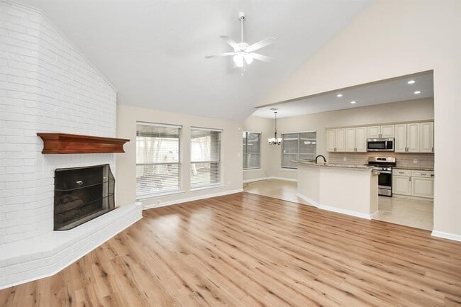 Building Photo - 2519 Palace Dr