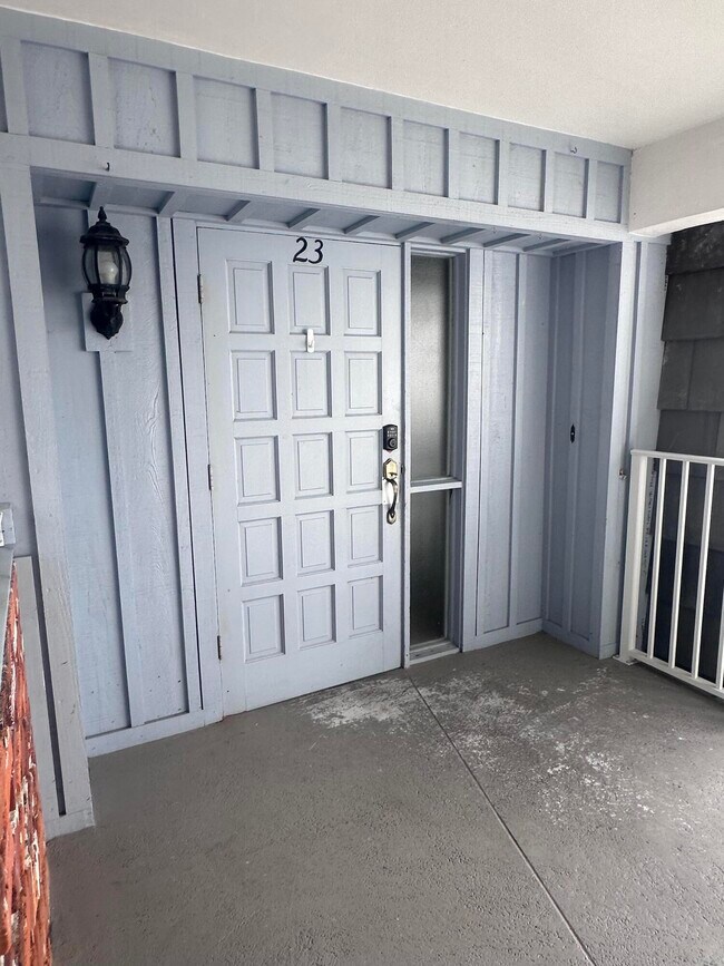 Building Photo - 423 Pine Tree Ct