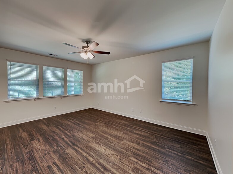 Building Photo - 7056 Creeksong Dr