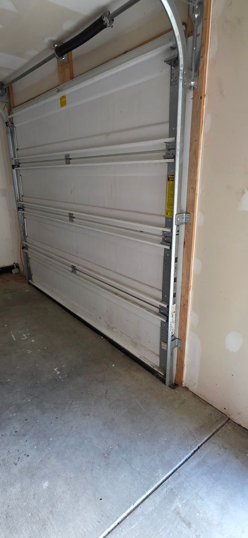 Building Photo - Detached Garage Appt. on  Beautiful Camden Ave.