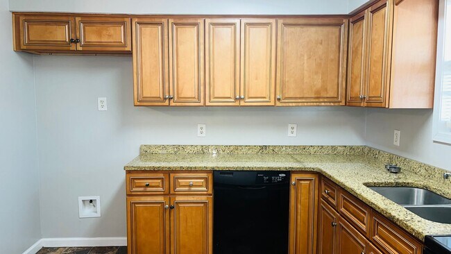 Building Photo - Completely updated 3 bedroom 2 bath home in Lagrange! Must see!