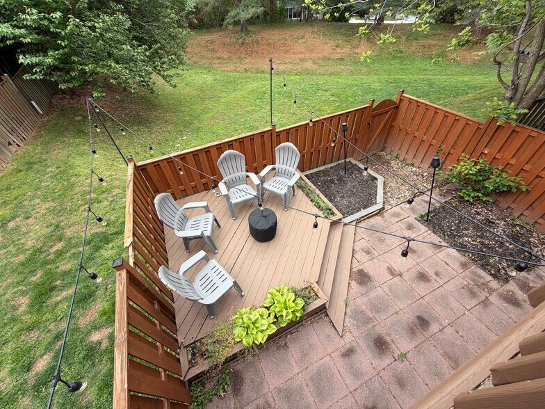 Building Photo - 10115 Galsworthy Pl
