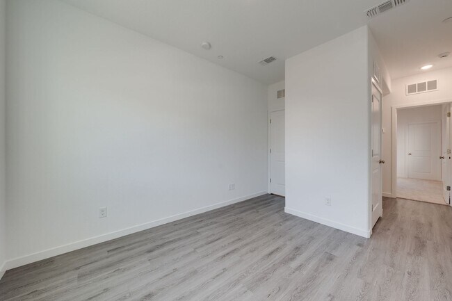 Building Photo - New 4 Bedroom Home with Next Gen Suite + S...