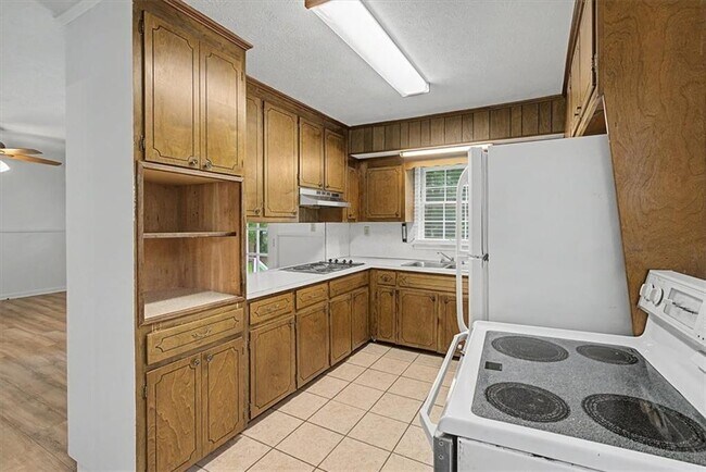 Building Photo - 2985 Fredrick Dr