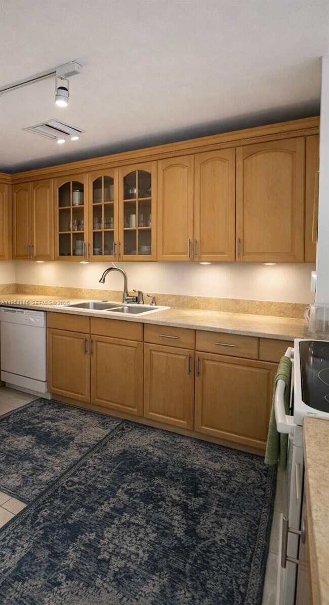 Building Photo - 880 NE 69th St