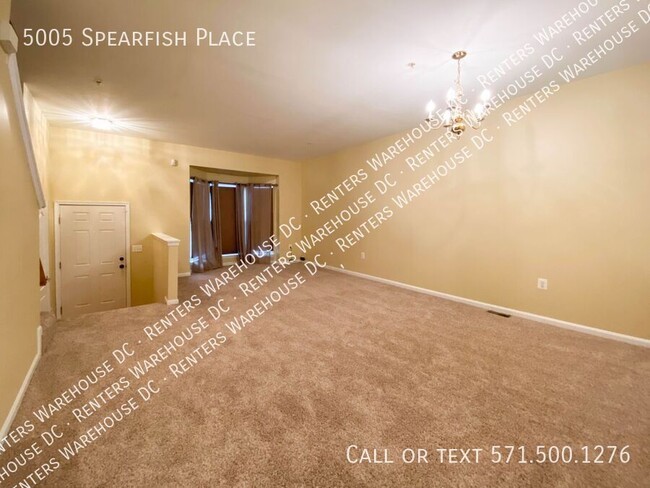 Building Photo - Fresh, Bright 4bd/2 full bath/2 half TH w/...