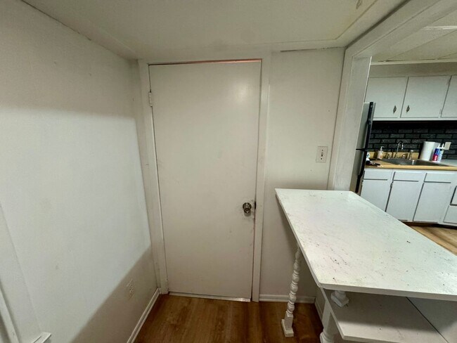 Building Photo - 470-474 Stang Avenue