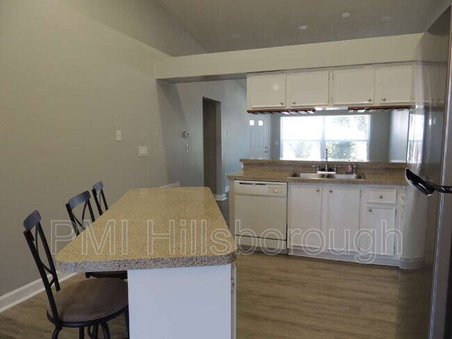 Building Photo - 944 Burlwood St