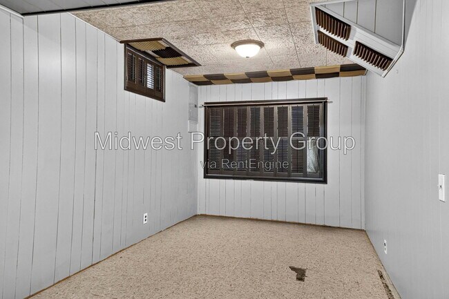 Building Photo - 727 Shepley Dr