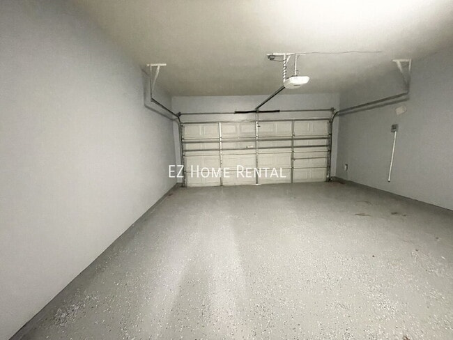 Building Photo - 16854 Carrollton Creek Ln