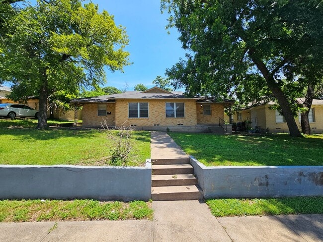Building Photo - 2bed 1 bath near VA Hospital