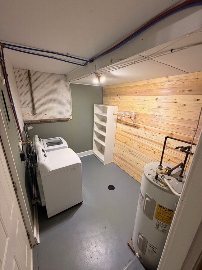 Building Photo - Charming 3-Bedroom  1-bath Kansas City Home with Beautiful Hardwood Floors!