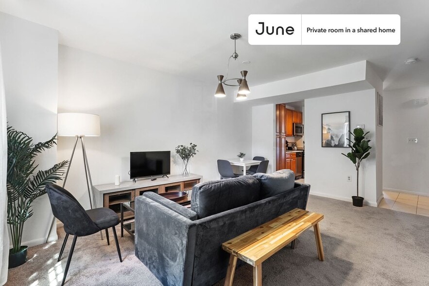 Building Photo - Room in Shared 5 bed/3 bath home in Logan Circle