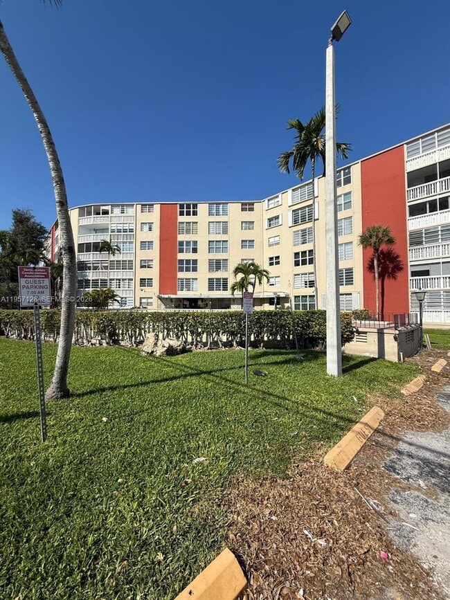 Building Photo - 1475 NE 125th Terrace