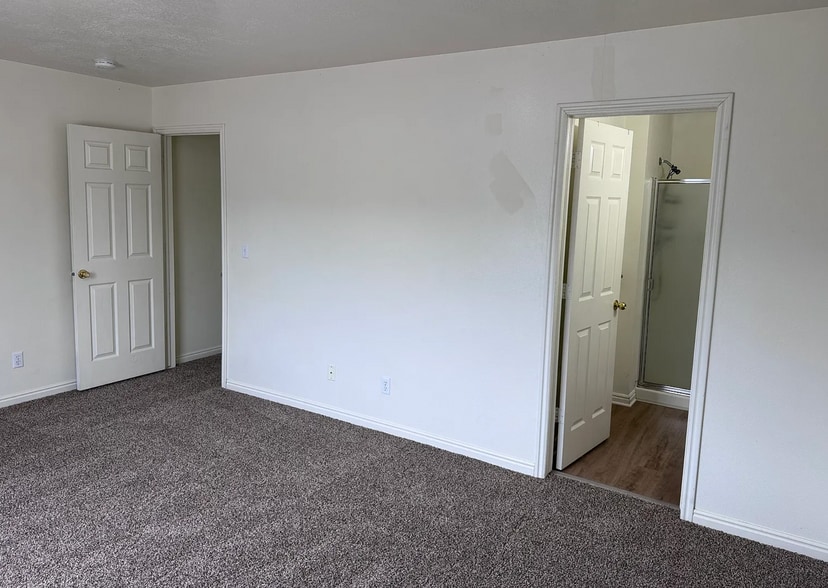 Building Photo - 1393 N 260 W
