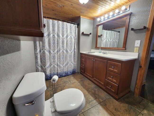 Building Photo - 624 CR 408