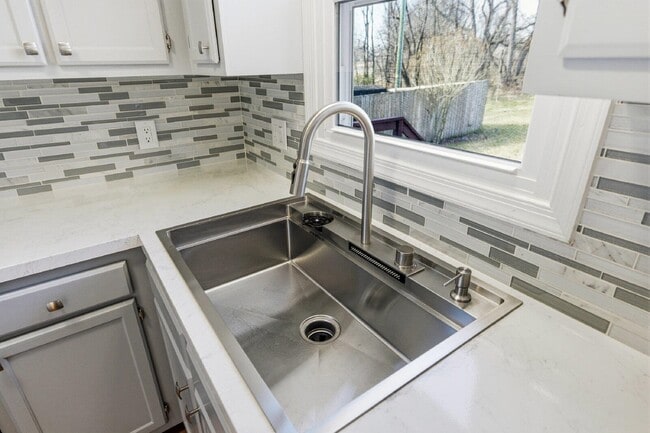 Building Photo - 830 Vine St