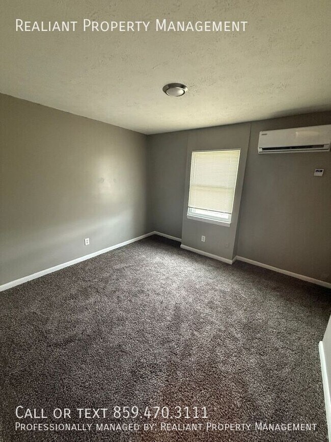 Building Photo - 2082 Fairmont Ct