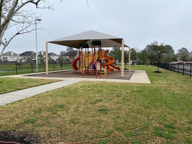 Building Photo - 17518 Stamford Oaks Dr