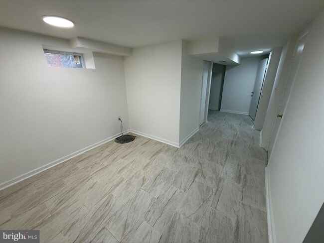 Building Photo - 374 Chaplin St SE