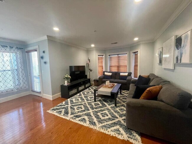 Building Photo - 900 Taylor St