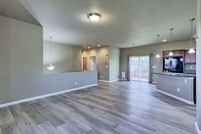 Building Photo - 3 Bedroom 2 1/2 Bath in Loveland