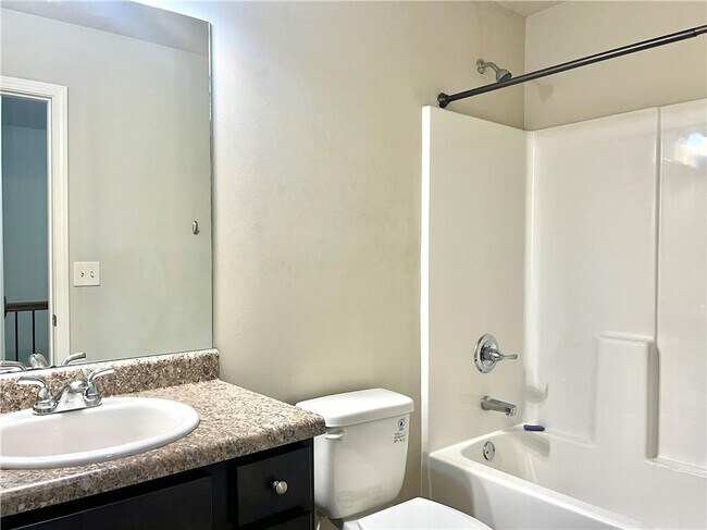 Building Photo - 348 Turtle Creek Dr