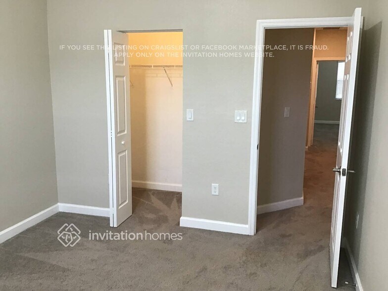 Building Photo - 11417 SW 252nd Ter