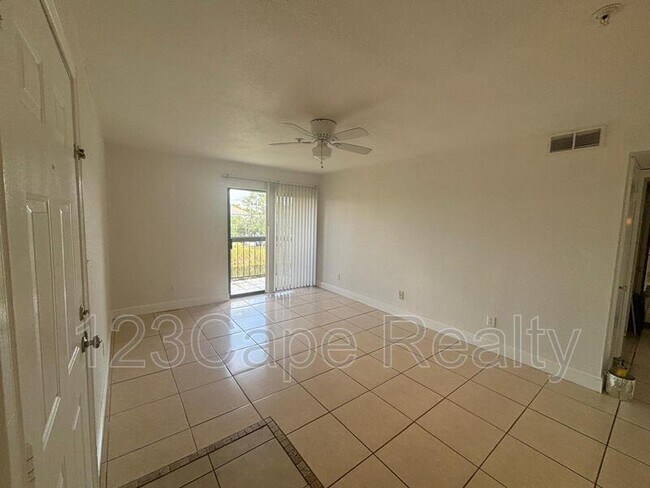 Building Photo - 2915 Winkler Ave