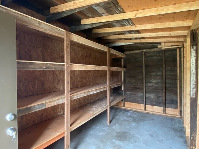 Building Photo - Charming 2 Bedroom Duplex - Granite Counters, Plank Flooring, Fully Fenced, Storage Shed!