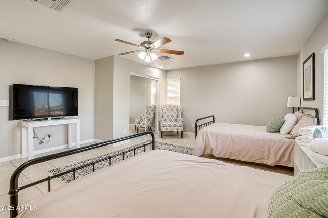 Building Photo - 9819 N 67th Dr