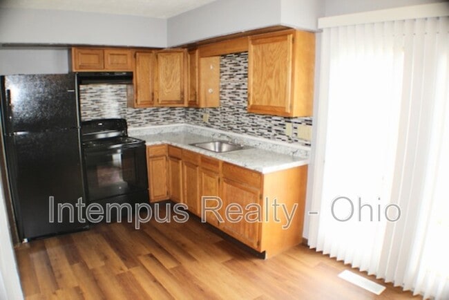 Building Photo - 716 W Light St