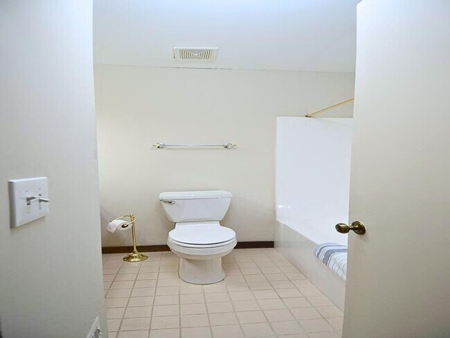 Building Photo - 1179 Justice Dr