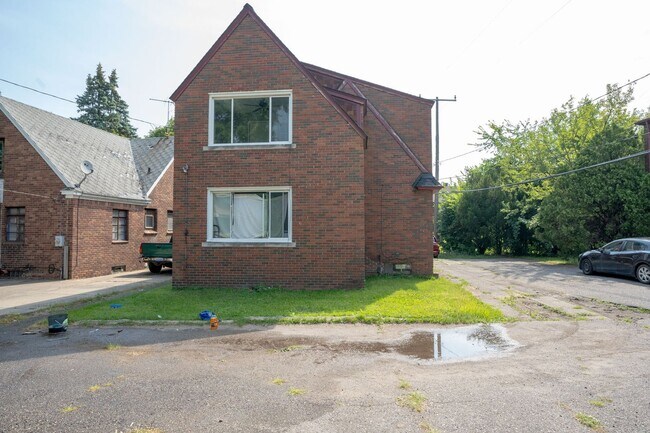 Building Photo - All Utilities Included!!  Freshly Remodele...