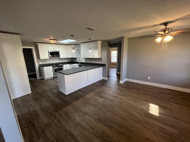 Building Photo - 6219 Poinciana Dr