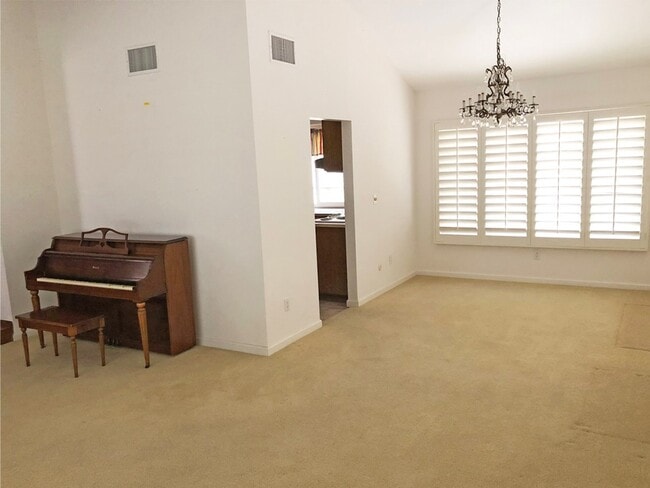 Building Photo - Beautiful Bonita Home, 4 Bedrooms, 2.5 Baths, 3 Car Garage, Pool!