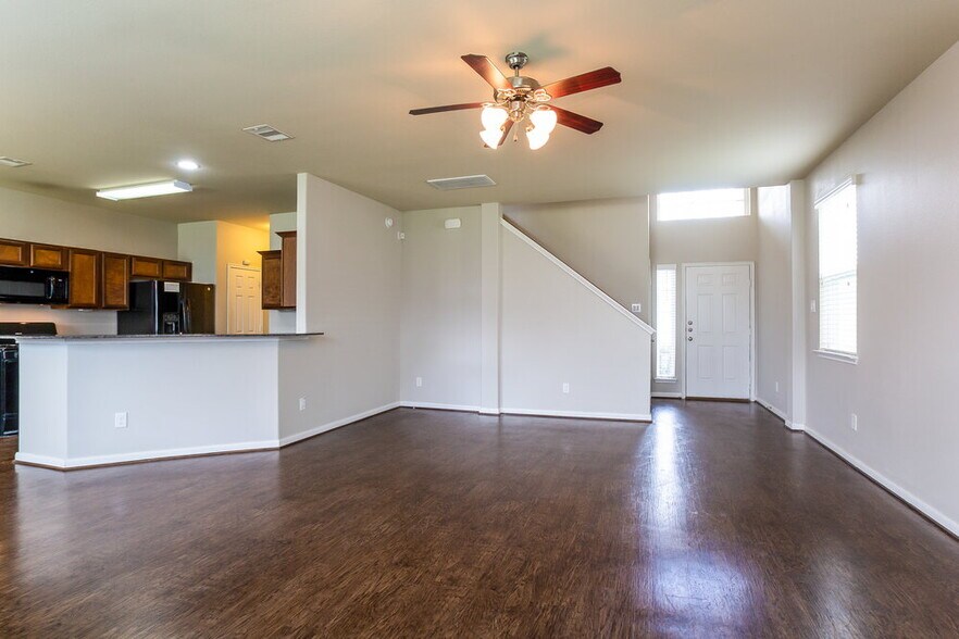Building Photo - 23630 Maple View Dr