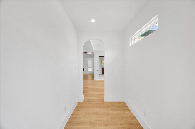 Building Photo - 15181 Frst Grv Dr