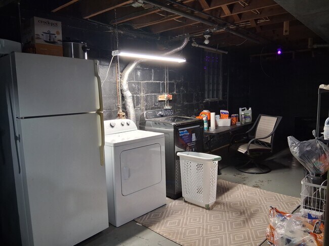 Building Photo - Joyanne Court