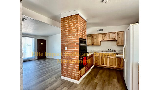 Building Photo - 917 W Illinois St
