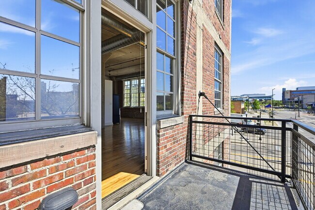 Building Photo - $3,644.95, 2 Beds - 1 Bath, Condo in Denver with Washer and Dryer!
