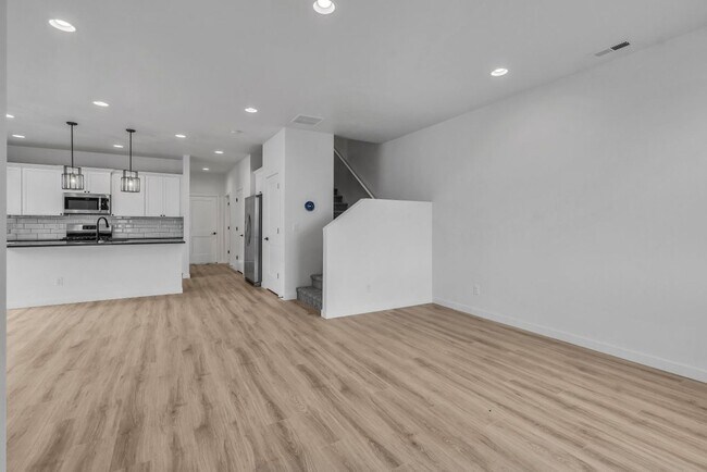 Building Photo - 5114 E Hope Ave